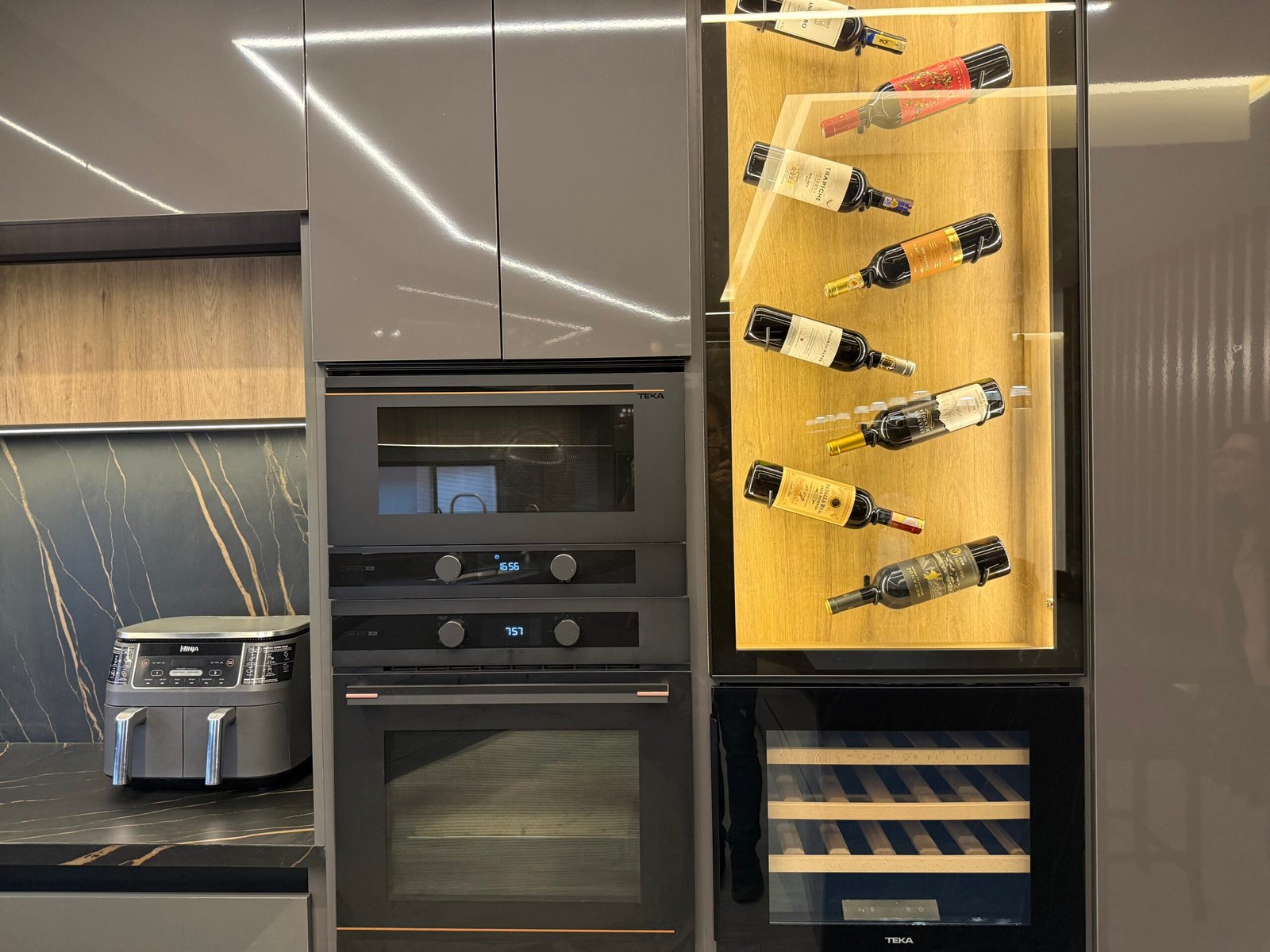 Built-in ovens and illuminated wine storage in the kitchen