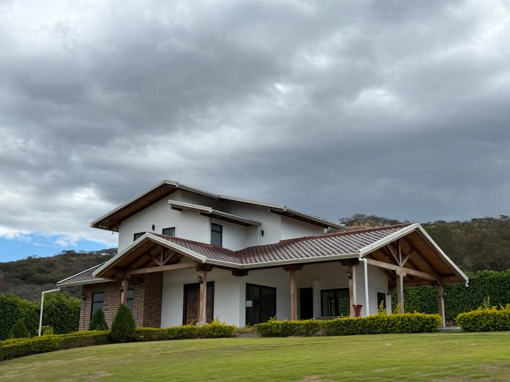 Front view of the Vista Bella house for sale