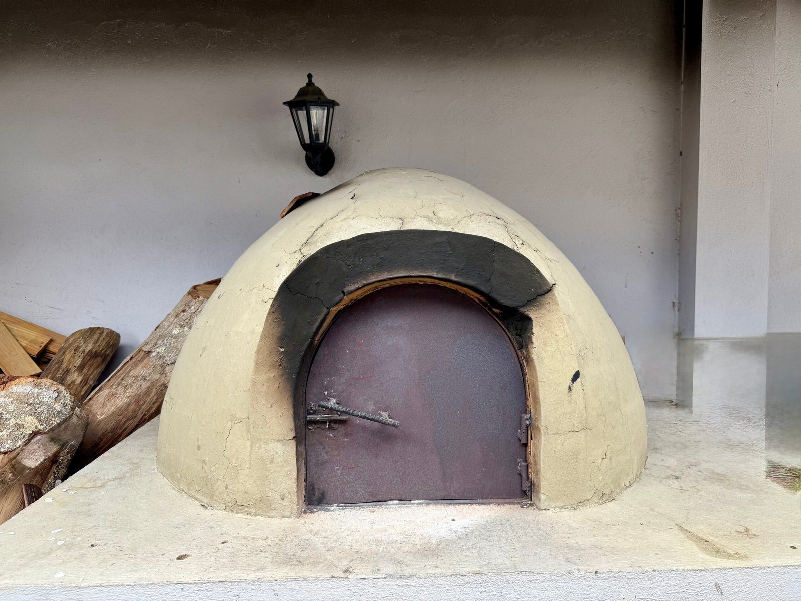 Wood-fired oven for pizza and outdoor entertaining
