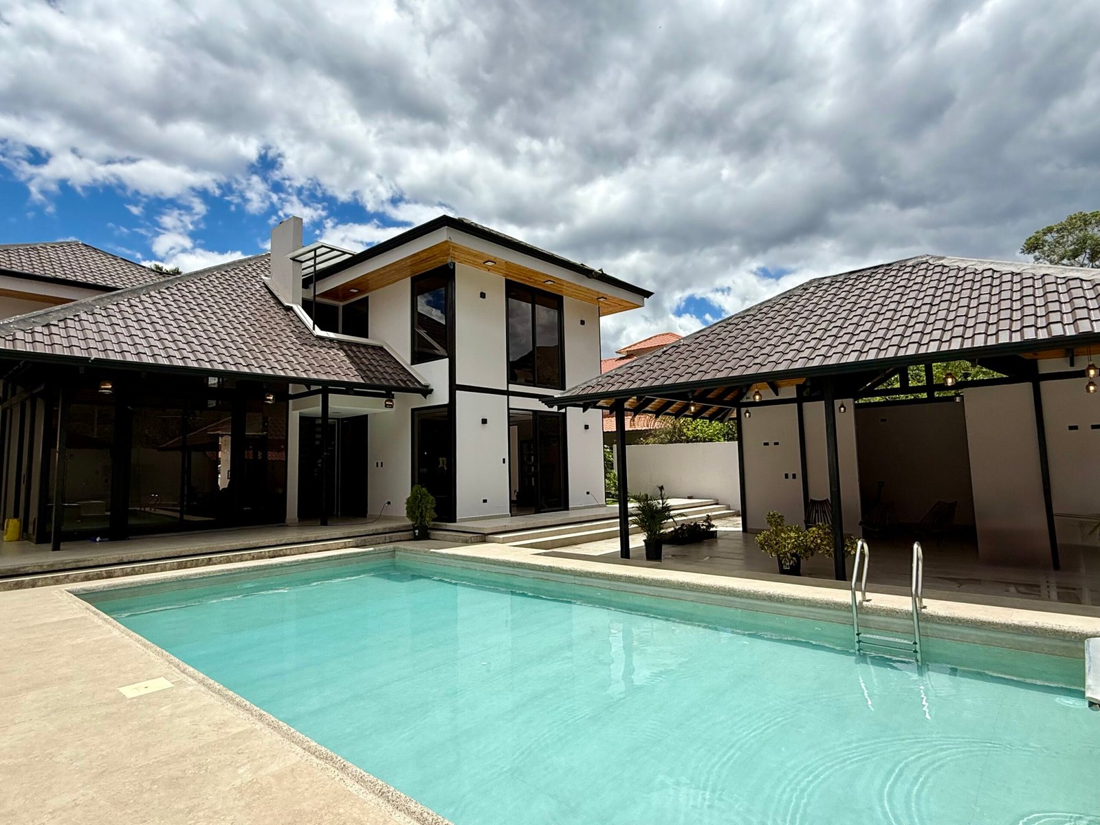 Pool and covered rear entertaining area at the Country Club home in Malacatos